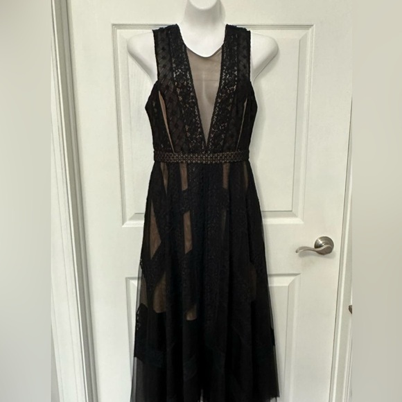 SOLD! Stunning BCBG MaxAzria Black Andi Sleeveless Asymmetric Tulle Gown - Picture 3 of 10